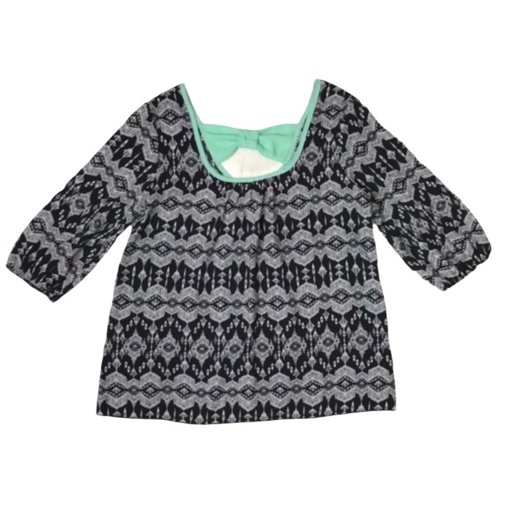 2/$20 NWOT Rue21 black and white blouse w bow
size Small Top